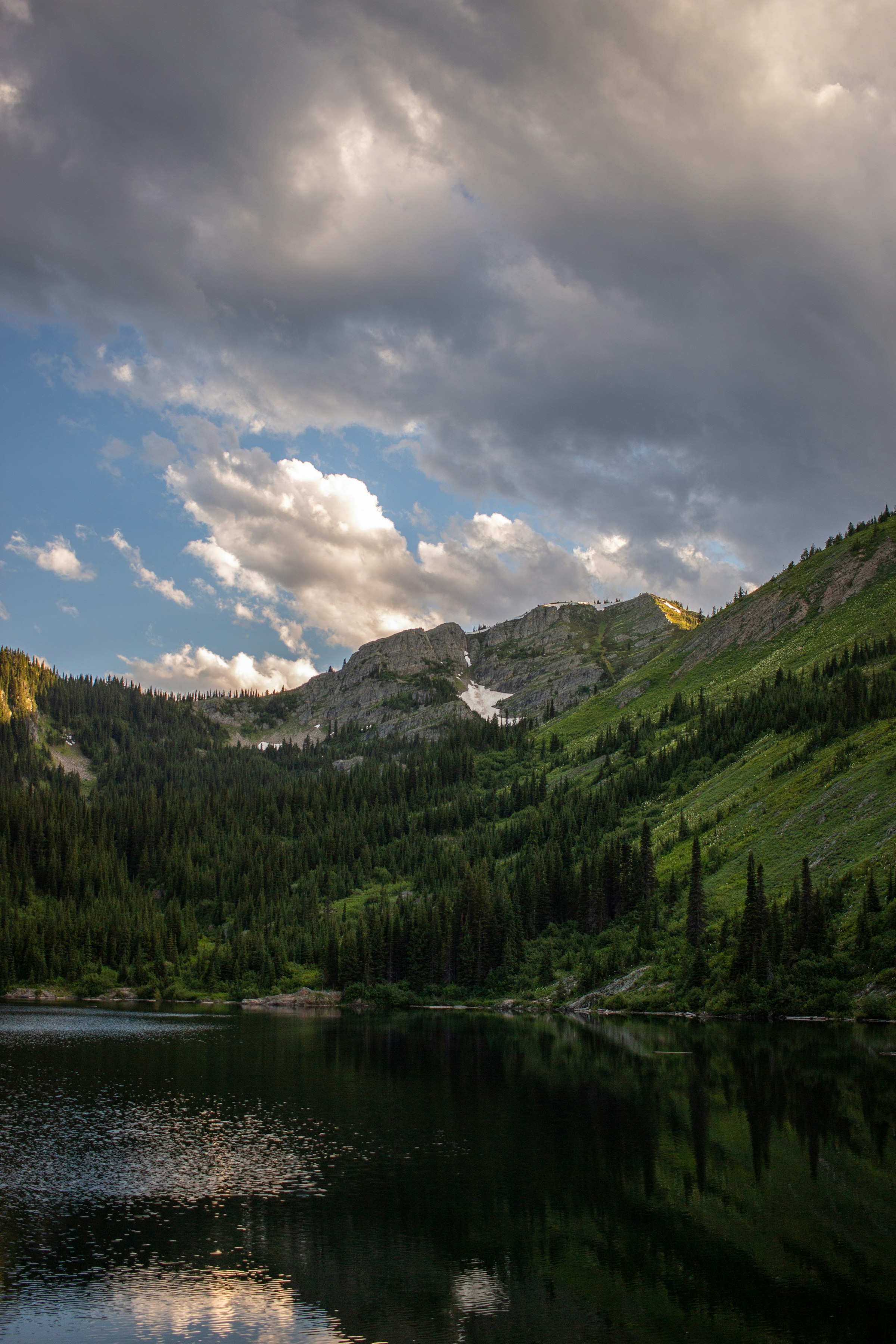 Lake, pine forest, and mountains in North Idaho